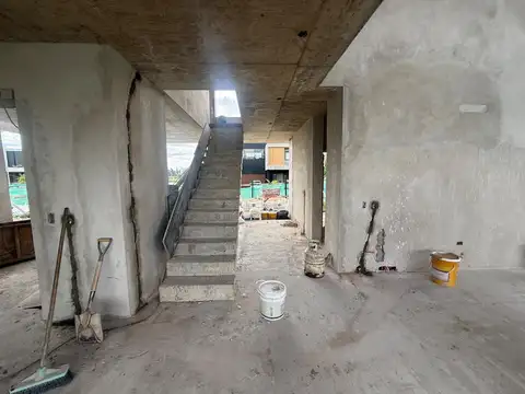 Casa en Venta con 4 cocheras