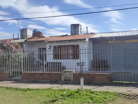CASA 3 DORMITORIOS CON COCHERA, MARQUES SOBREMONTE