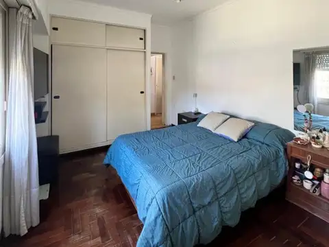 Venta De Propiedad Con Casa, Oficina Y 3 Dptos.