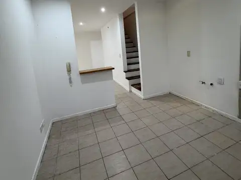 Dúplex en alquiler - Zona Plaza 1ero de Mayo / Universidad de Luján.