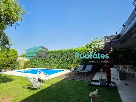 Casa en Venta con 2 cocheras