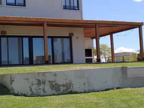 Barrio Ceibos, Puertos del Lago