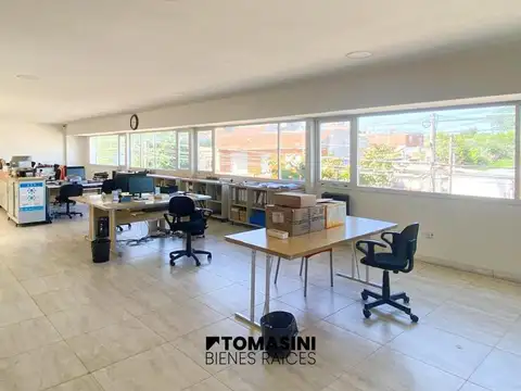 OFICINA  más GALPÓN SOBRE DOS LOTES