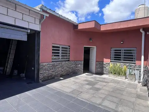 OPORTUNIDAD CASA DE 3 AMBIENTES + 2 DEPARTAMENTO