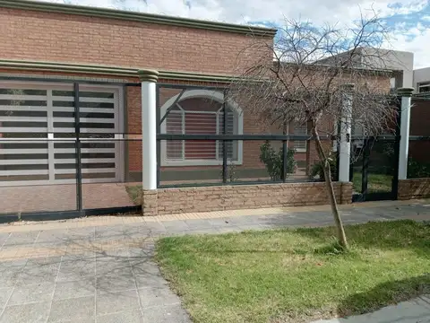 Casa 3 dormitorios Jardines del Rey. Nqn