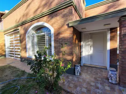 Casa 3 dormitorios Jardines del Rey. Nqn