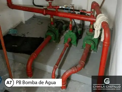 Edificio de oficinas y depósito en alquiler de 1350m2 ubicado en Flores