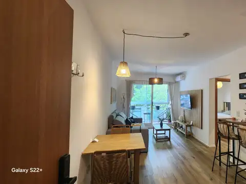Hermoso Departamento con balcón cerrado y amueblado