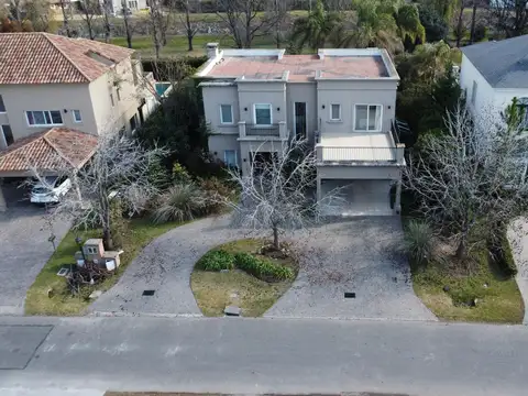 Casa con vista a pulmón verde en La Lomada De Pilar