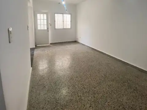 Departamento en Alquiler en Isidro Casanova, $ 480.000