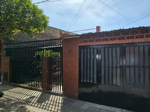 VENTA DE CASA 3 DORMITORIOS CON COCHERA
