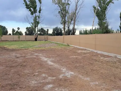 Lote 1000 metros en barrio cerrado Guaymallen