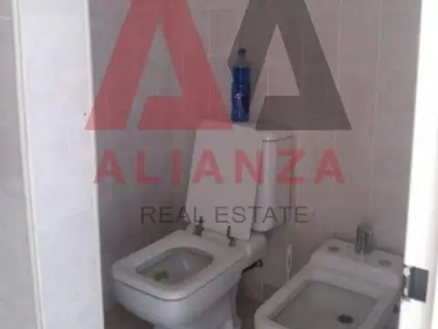 Hermosa Casa en Venta, Calle Javier De La Rosa 400