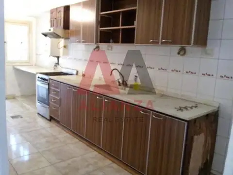 Hermosa Casa en Venta, Calle Javier De La Rosa 400