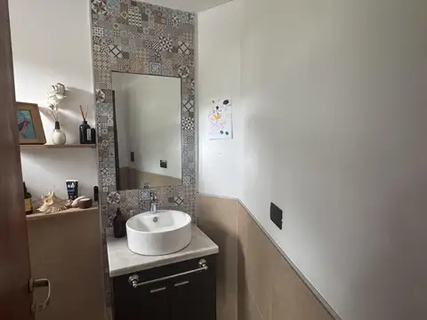 Casa 4 ambientes con 2 baños