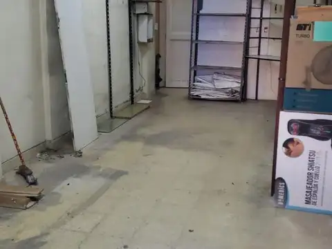Local en una sola planta, excelente accesos, oport!