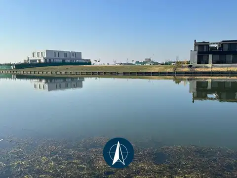 Lote en venta  al lago en Los Puentes, Nordelta al lago central.