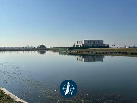 Lote en venta al lago en Los Puentes, Nordelta. Acepta financiación!