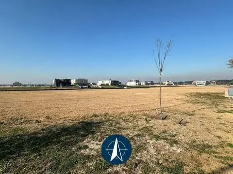 Lote en venta al lago en Los Puentes, Nordelta. Acepta financiación!