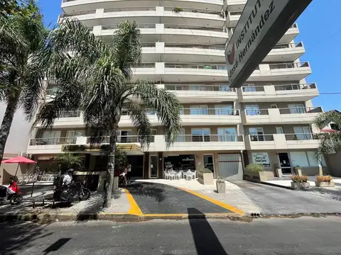 EXCLUSIVO E IMPLECABLE MONOAMBIENTE CON PATIO EN PLANTA BAJA