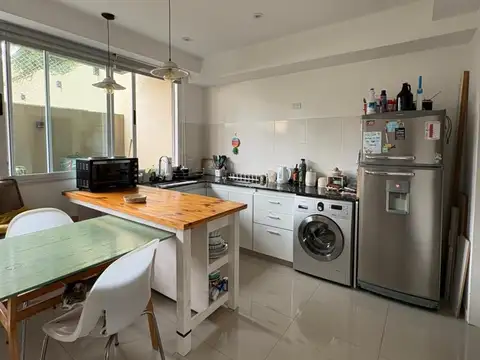 EXCLUSIVO E IMPLECABLE MONOAMBIENTE CON PATIO EN PLANTA BAJA