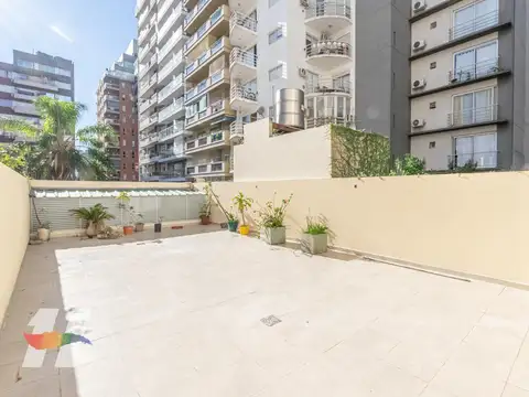 EXCELENTE 2 AMB CON GRAN PATIO  OPORTUNIDAD UNICA  HECHO A NUEVO  