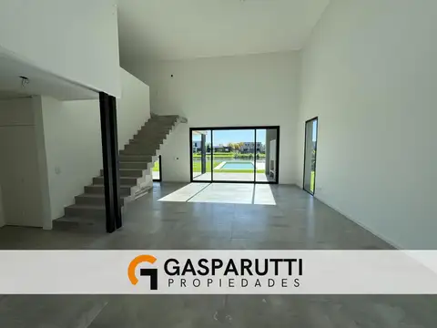 Casa en Venta con 2 cocheras