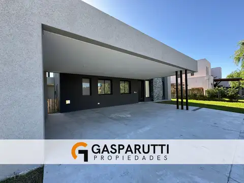 Casa 5 ambientes con 4 baños