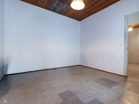 CASA PASILLO EN VENTA 2 DORM CON PATIO B.REFINERIA
