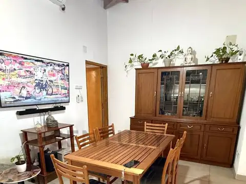Casa 2 dormitorios, cochera y patio pequeño con asador. MB zona VENADO TUERTO
