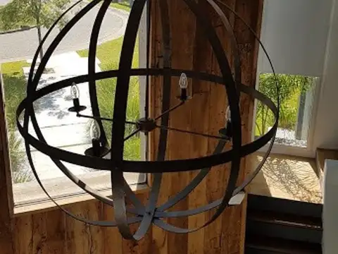 Casa en Venta con 4 cocheras