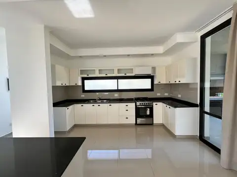 Casa en venta a estrenar ubicada en barrio privado