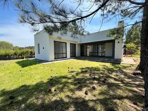 Casa en venta a estrenar ubicada en barrio privado