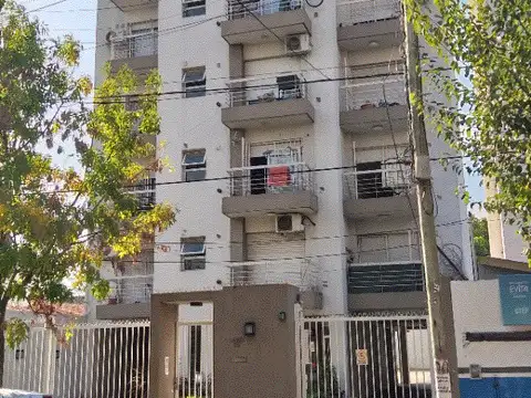 Venta De Departamento De Dos Ambientes. Morón Norte