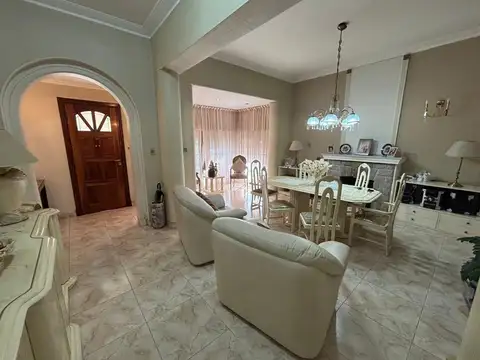 Casa en Alquiler con 1 cochera