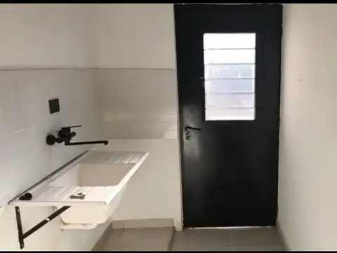 VENTA CASA 3 AMB CON PARQUE EN LOS POLVORINES