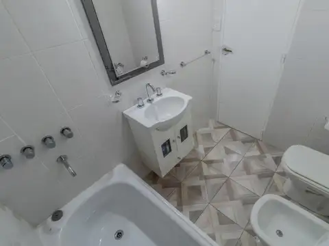 Sarmiento 2200, Piso 8