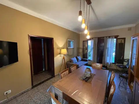 Casa 5 ambientes con 2 baños