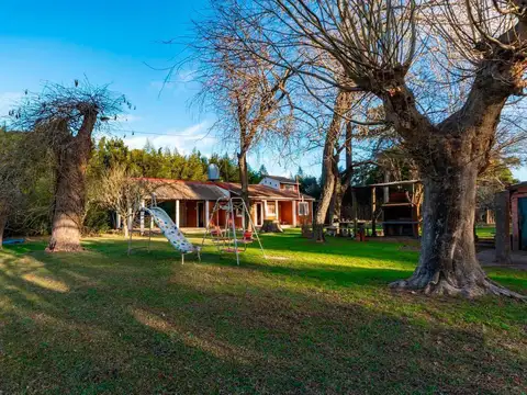 Casa Quinta con Pileta a la venta en Arturo Segui