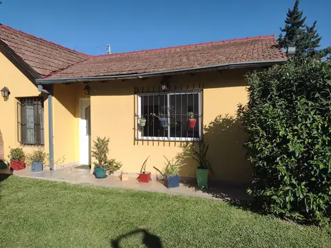 Casa en alquiler de 4 ambientes en C.C. La Lonja. Pilar