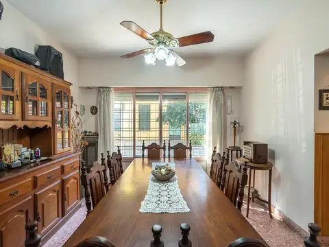 Casa 5 ambientes con 2 baños