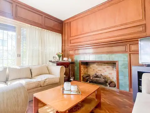 Casa 6 ambientes con 2 baños