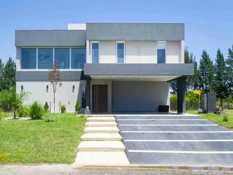 CASA EN VENTA CRUZ DEL SUR 4 AMBIENTES CON PILETA 
