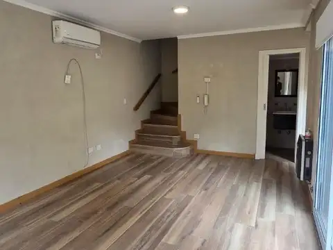 Depto Tipo Casa 3 ambientes con 2 baños
