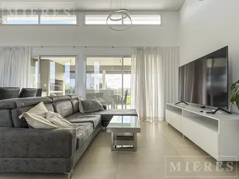 Casa en venta sobre lote interno Area 8 San Sebastian