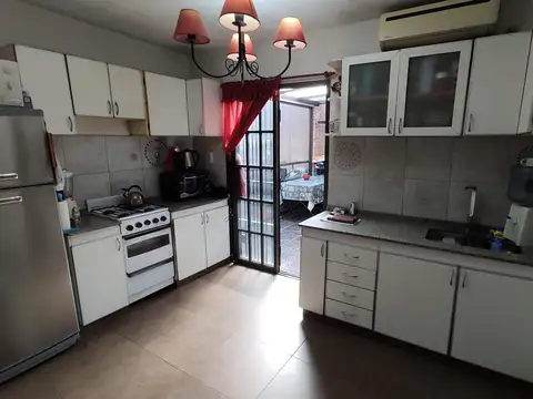 Casa en Venta con 3 cocheras
