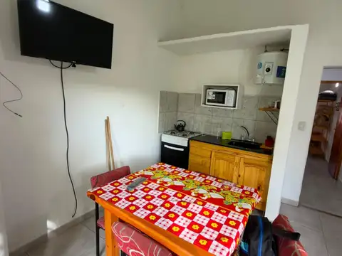 CHALET ( DIVIDIDO EN 2 DPTOS ) - ZONA NORTE- OPORTUNIDAD  