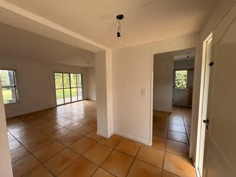 B° Los Ángeles (Ingeniero Maschwitz) Casa 3 dorm.+ Playroom. Amplio jardín. Parrilla. Lote 480 m2