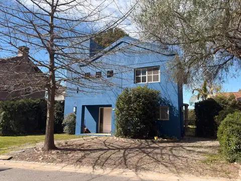 B° Los Ángeles (Ingeniero Maschwitz) Casa 3 dorm.+ Playroom. Amplio jardín. Parrilla. Lote 480 m2