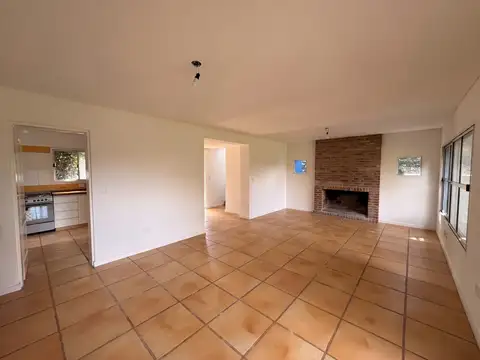B° Los Ángeles (Ingeniero Maschwitz) Casa 3 dorm.+ Playroom. Amplio jardín. Parrilla. Lote 480 m2